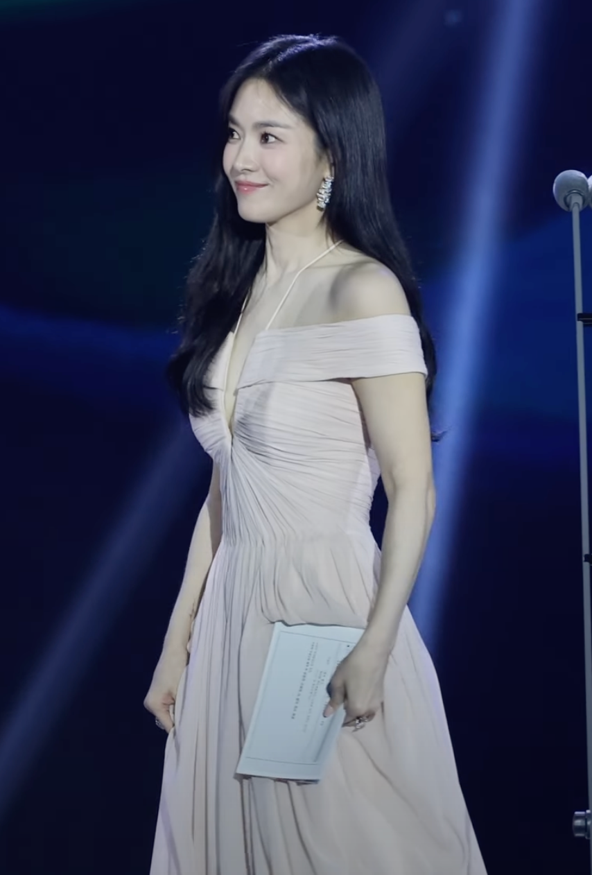 Song Hye Kyo dưới ống kính của fan. Hình ảnh nữ diễn viên tại Baeksang nhận được phản ứng tích cực trên X (Twitter cũ).