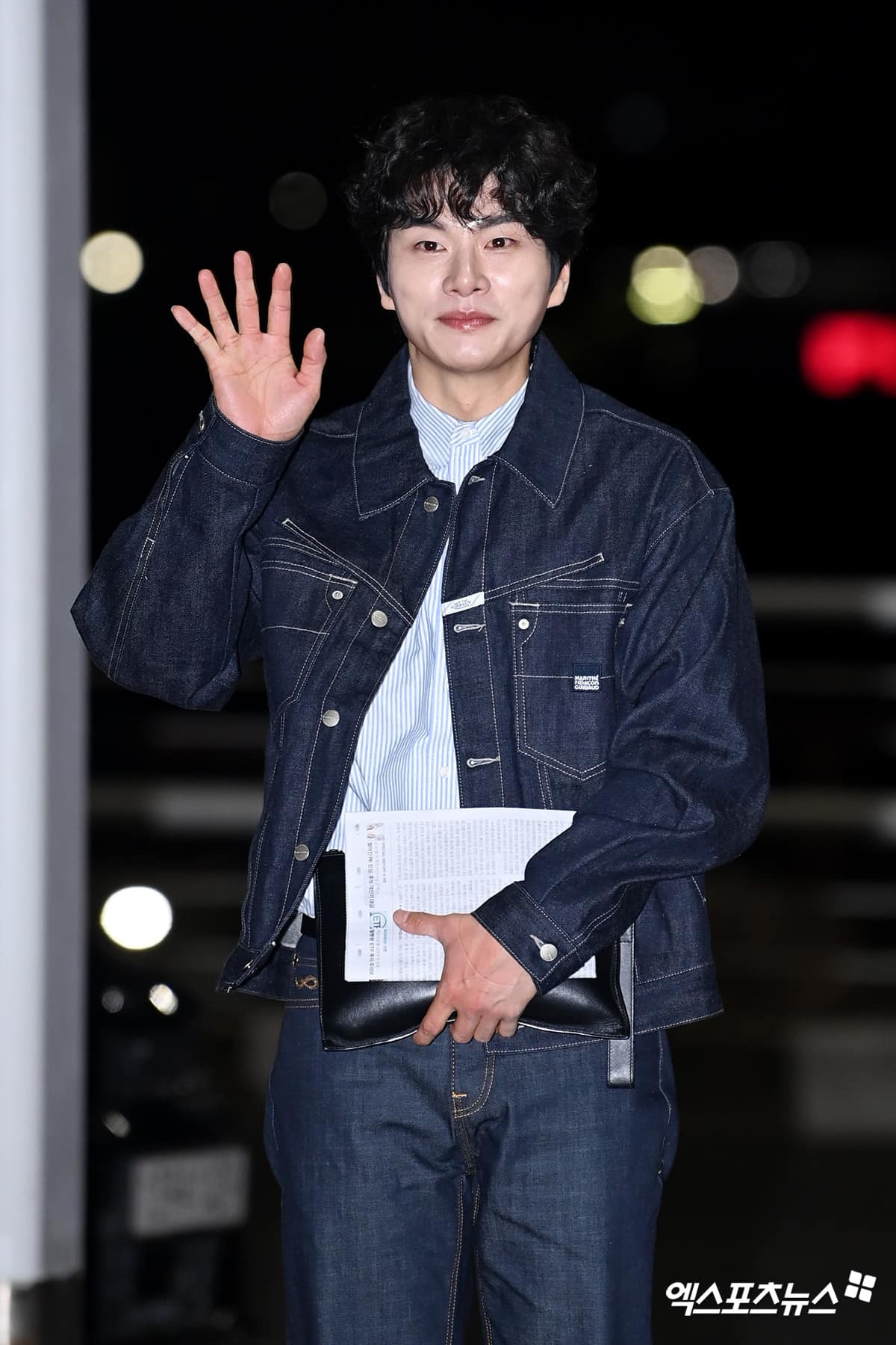 Dàn nghệ sĩ sau bộ phim nhận được phản hồi tích cực. Song Ha Yoon đảm nhận nhân vật phản diện Jung Soo Min. Cô được khen ngợi có diễn xuất đột phá, “lột xác”. Đây là vai diễn giúp cô tỏa sáng sau hai thập kỷ làm nghề. Diễn viên Lee Yi Kyung, người đóng vai “người chồng rác rưởi tồi tệ” Park Min Hwan, gây ấn tượng nhờ cách thể hiện nhân vật hài hước nhưng không kém phần bỉ ổi, đê tiện. Dàn nghệ sĩ sau bộ phim nhận được phản hồi tích cực. Song Ha Yoon đảm nhận nhân vật phản diện Jung Soo Min. Cô được khen ngợi có diễn xuất đột phá, “lột xác”. Đây là vai diễn giúp cô tỏa sáng sau hai thập kỷ làm nghề. Diễn viên Lee Yi Kyung, người đóng vai “người chồng rác rưởi tồi tệ” Park Min Hwan, gây ấn tượng nhờ cách thể hiện nhân vật hài hước nhưng không kém phần bỉ ổi, đê tiện.