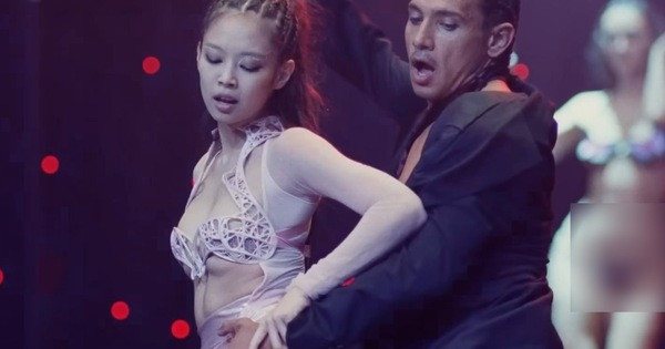 Jennie bị chỉ trích tệ hại khi diễn phim 18+. Jennie bị chỉ trích tệ hại khi diễn phim 18+.