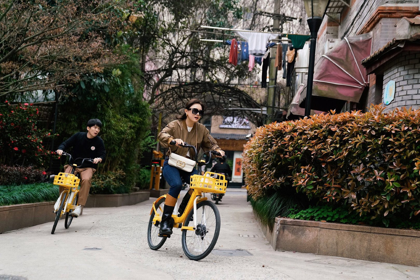 Tình tiết về ngành bảo hiểm trong Cuộc đời tươi đẹp bị chỉ trích. Tình tiết về ngành bảo hiểm trong Cuộc đời tươi đẹp bị chỉ trích.