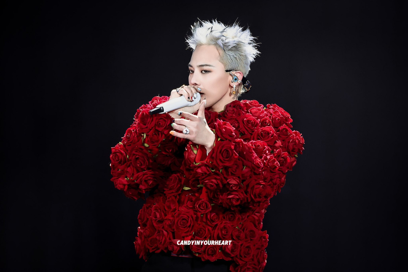 G-Dragon và dàn sao Hàn đổ bộ sân Mỹ Đình.