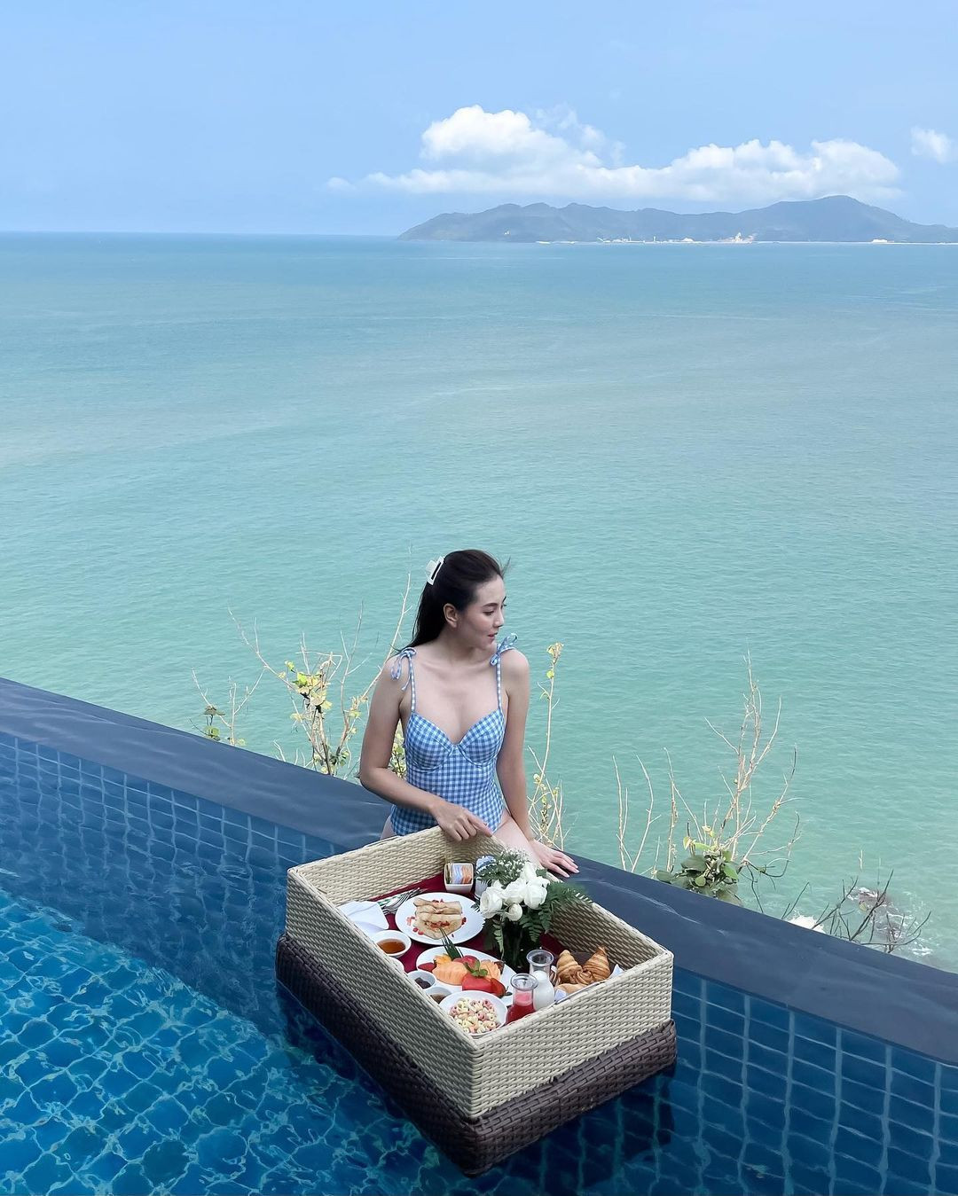 Bận rộn vì công việc, nữ MC vẫn tìm cách tận hưởng cuộc sống trong những chuyến du lịch trong và ngoài nước.