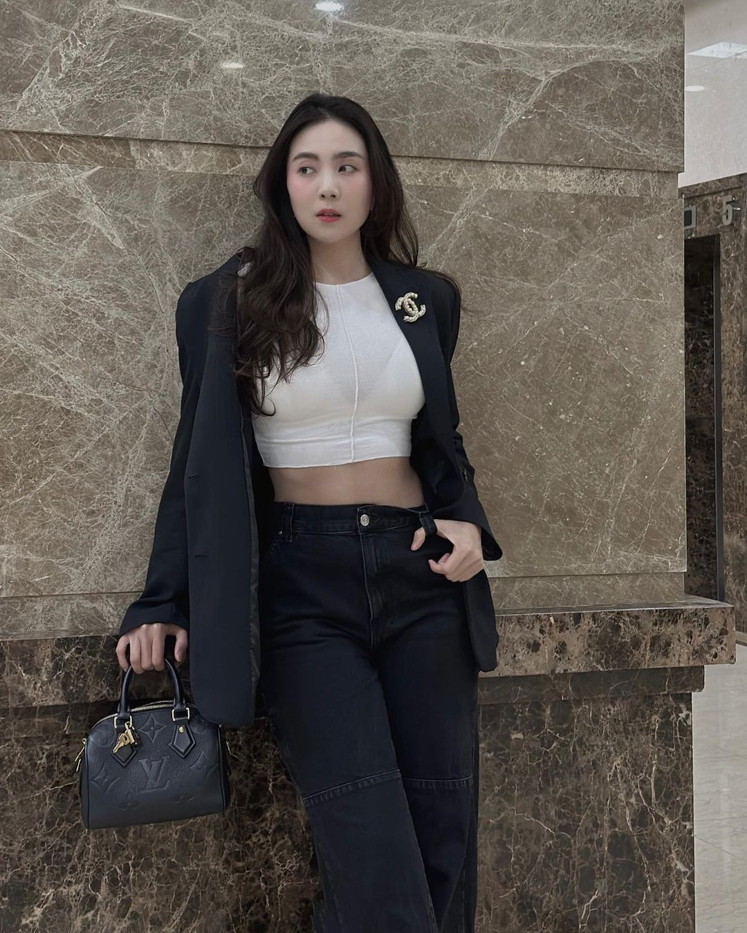 Những hình ảnh đời thường, Mai Ngọc cho thấy cuộc sống sang chảnh với bộ sưu tập túi hàng hiệu đắt đỏ.