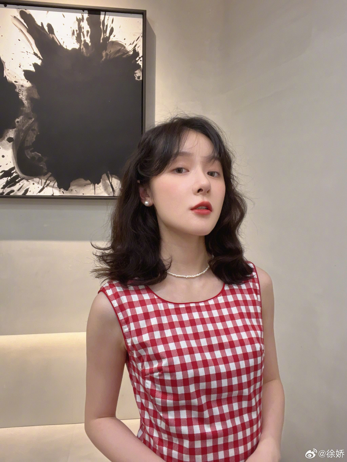 Châu Tinh Trì và con gái nuôi Từ Kiều. Ngay từ nhỏ, Từ Kiều được Tinh gia bao bọc, yêu mến, ký hợp đồng với công ty giải trí do tài tử điều hành. Châu Tinh Trì và con gái nuôi Từ Kiều. Ngay từ nhỏ, Từ Kiều được Tinh gia bao bọc, yêu mến, ký hợp đồng với công ty giải trí do tài tử điều hành.