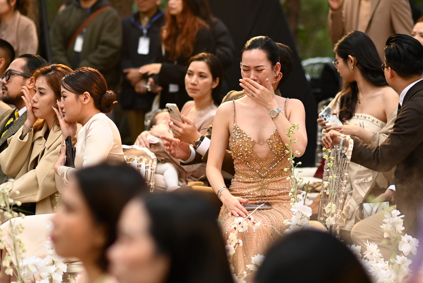 Bạn bè rơi lệ trước tình yêu 8 năm của cả hai nay đã có được đám cưới đẹp như cổ tích. Bạn bè rơi lệ trước tình yêu 8 năm của cả hai nay đã có được đám cưới đẹp như cổ tích.