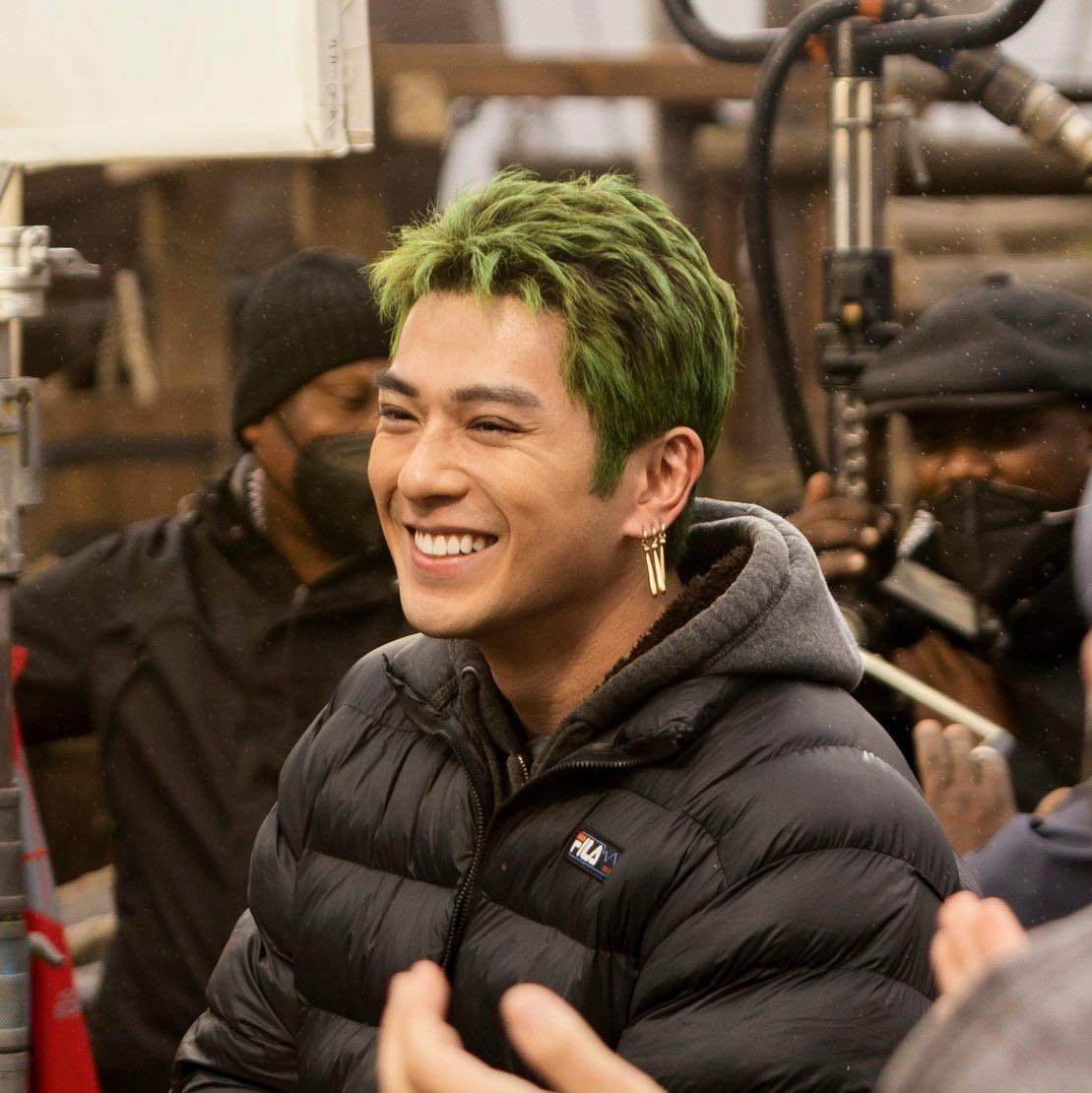 “Tôi giống Zoro, có lẽ đó là điều đã giúp tôi có được vai diễn này” - Mackenyu đi thẳng vào vấn đề khi nhận được câu hỏi lý do khiến anh được nhận vai Roronoa Zoro. Trong 8 tập phim One Piece, nam diễn viên có nhiều phân cảnh thể hiện kỹ thuật đấu kiếm. Đây là sở trường của Mackenyu khi tài tử từng nhiều lần “làm việc” chung với những thanh kiếm. Tuy nhiên, việc phải chiến đấu với ba thanh kiếm cùng lúc đòi hỏi anh phải luyện tập khá nhiều.