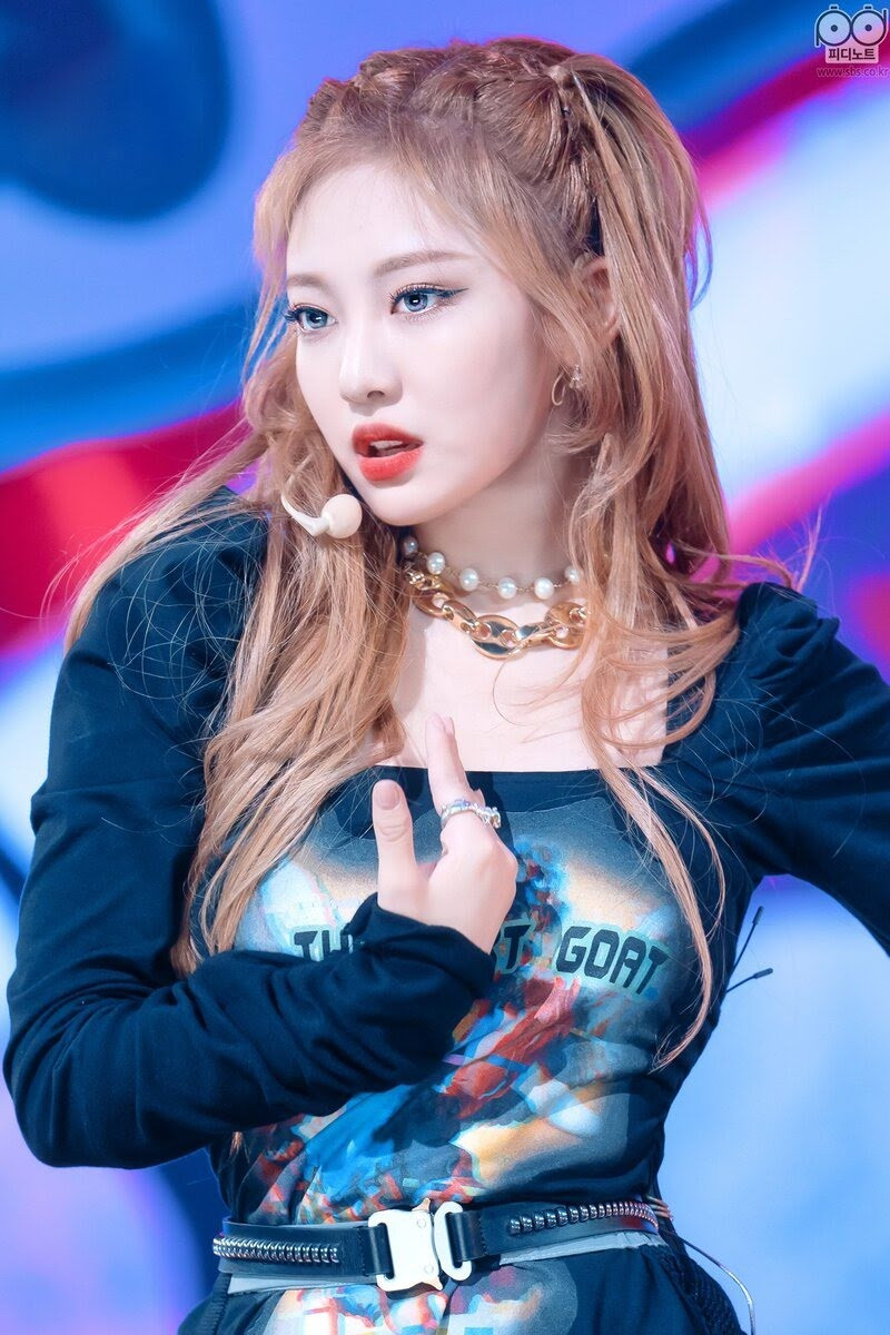 “So với cách trang điểm của cô ấy trong các bài hát trước như Black Mamba và Savage, màu phấn mắt, bút kẻ mắt và lông mày của Ning Ning giờ đây nhạt hơn đáng kể”, “Cô ấy có vẻ đẹp tự nhiên, mọi thứ tối giản hơn nhưng phù hợp”… – các đánh giá tích cực của người xem về tạo hình của Ning Ning. “So với cách trang điểm của cô ấy trong các bài hát trước như Black Mamba và Savage, màu phấn mắt, bút kẻ mắt và lông mày của Ning Ning giờ đây nhạt hơn đáng kể”, “Cô ấy có vẻ đẹp tự nhiên, mọi thứ tối giản hơn nhưng phù hợp”… – các đánh giá tích cực của người xem về tạo hình của Ning Ning.