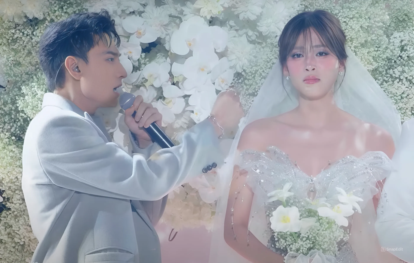 Sân khấu đội Hurrykng chứng kiến nhiều nước mắt rơi.