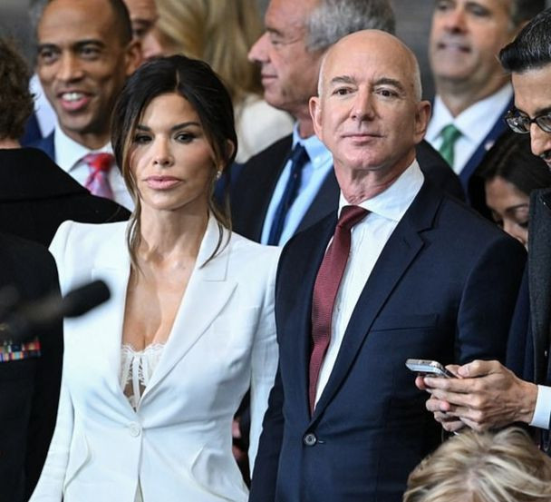 Lauren Sanchez và nhà sáng lập Amazon Jeff Bezos. Ảnh: Getty. Lauren Sanchez và nhà sáng lập Amazon Jeff Bezos. Ảnh: Getty.