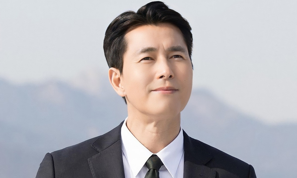 Jung Woo Sung sụp đổ hình tượng quý ông lịch lãm, độc thân gây dựng 30 năm qua khi bị bóc tin có con ở tuổi 51, bị cáo buộc "bắt cá hai tay". Jung Woo Sung sụp đổ hình tượng quý ông lịch lãm, độc thân gây dựng 30 năm qua khi bị bóc tin có con ở tuổi 51, bị cáo buộc "bắt cá hai tay".