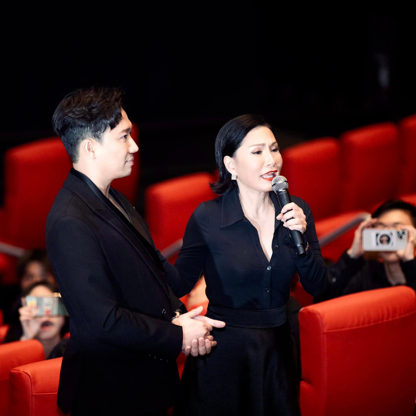 Hồng Đào lần đầu xem Mai dù góp mặt vai quan trọng trong phim. Hồng Đào lần đầu xem Mai dù góp mặt vai quan trọng trong phim.