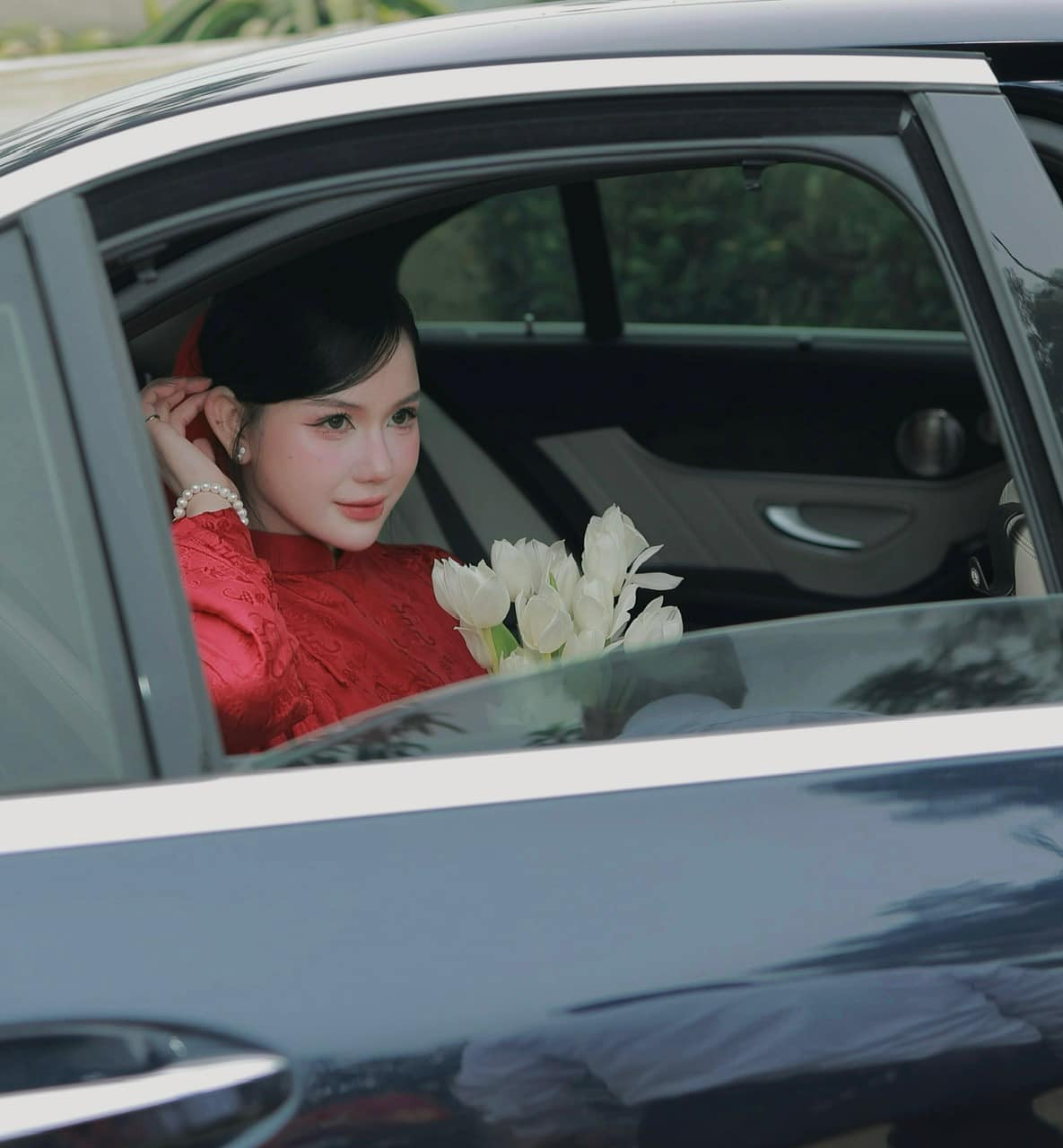 Vợ Tuấn Mõ tên thật là Võ Thị Thu Trang, sinh năm 1994. Cô sở hữu kênh TikTok cá nhân hơn 500.000 lượt theo dõi. Kênh của cô thường xuyên chia sẻ những video lối sống, du lịch đó đây. Những video, hình ảnh của cô và Tuấn Mõ trên kênh thu hút hàng triệu lượt xem. Vợ Tuấn Mõ tên thật là Võ Thị Thu Trang, sinh năm 1994. Cô sở hữu kênh TikTok cá nhân hơn 500.000 lượt theo dõi. Kênh của cô thường xuyên chia sẻ những video lối sống, du lịch đó đây. Những video, hình ảnh của cô và Tuấn Mõ trên kênh thu hút hàng triệu lượt xem.