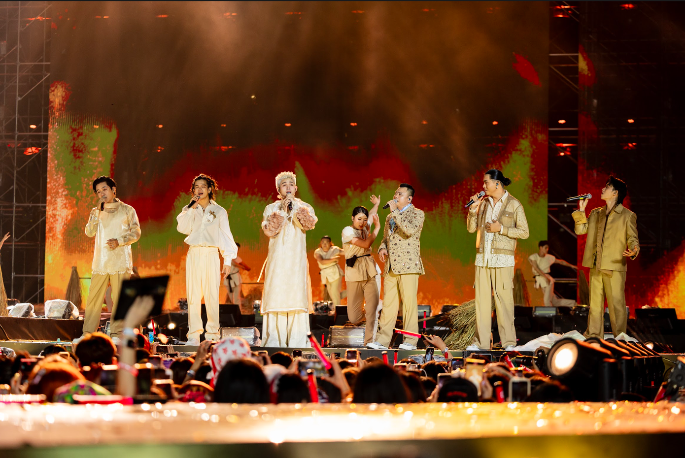 Sân khấu Mẹ yêu con của nhà Tinh hoa lần đầu có mặt tại concert ở TPHCM.