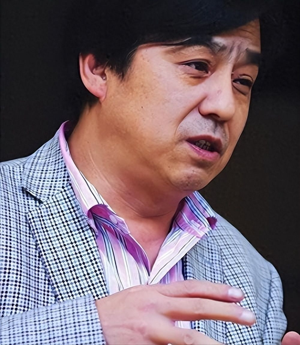 Ca sĩ Tô Hiếu Lâm - Phó Chủ tịch Liên hiệp Văn học Nghệ thuật tỉnh Cam Túc - bị khai trừ khỏi Đảng Cộng sản Trung Quốc vì kết bè kết phái và xây dựng thế lực cá nhân.