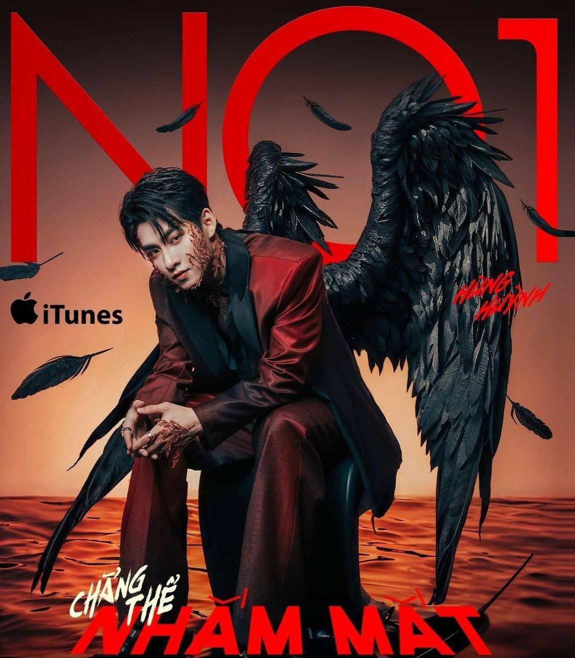 Tạo hình của Hùng Huỳnh (phải) tiếp tục tạo tranh luận đạo nhái, fanpage của nam ca sĩ đã xóa bài đăng sau ồn ào. Tạo hình của Hùng Huỳnh (phải) tiếp tục tạo tranh luận đạo nhái, fanpage của nam ca sĩ đã xóa bài đăng sau ồn ào.