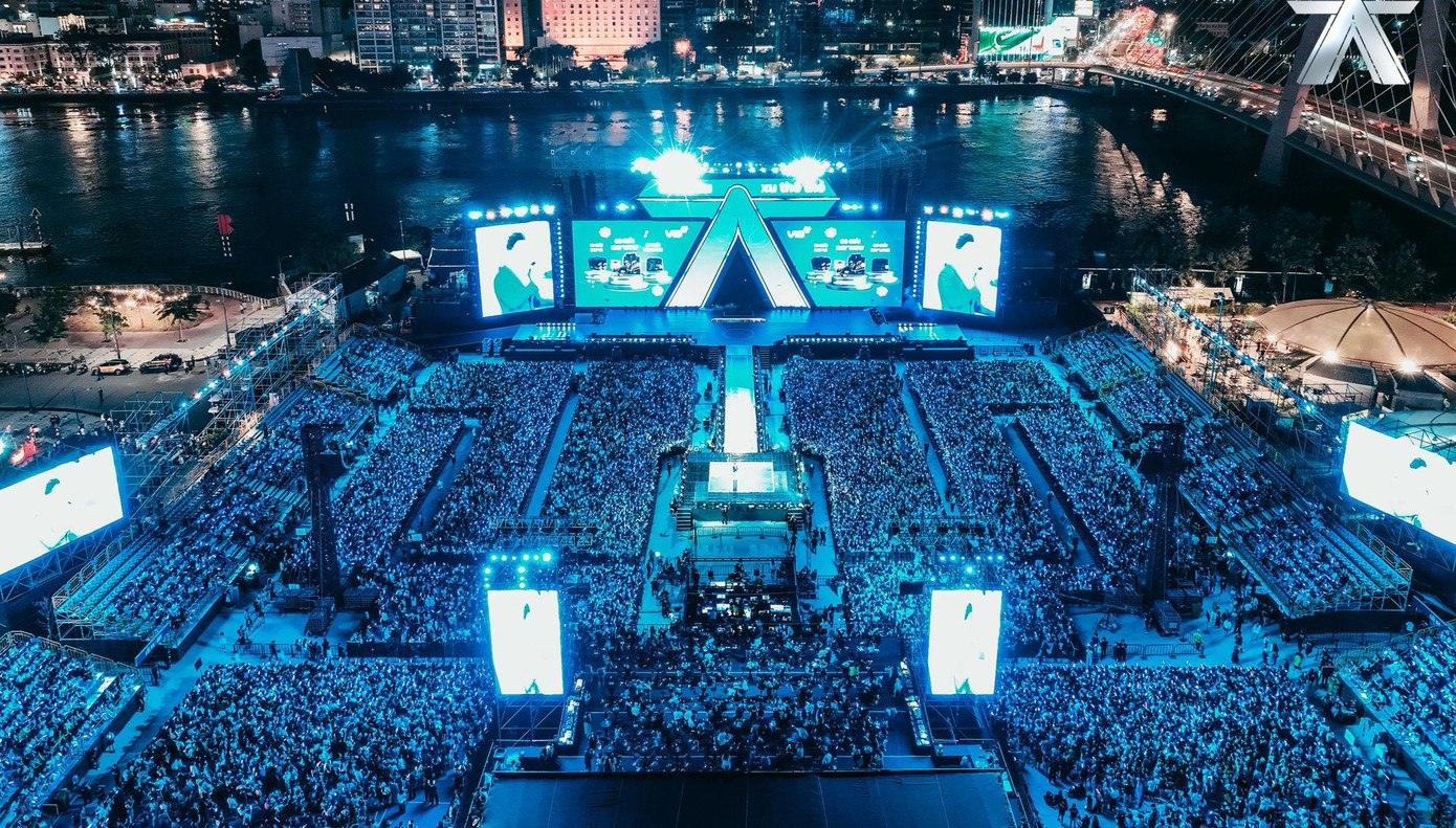 ATSH nối tiếp thành công từ concert 1, đổi địa điểm từ Công viên bờ sông Sài Gòn sang khu đô thị Vạn Phúc. ATSH nối tiếp thành công từ concert 1, đổi địa điểm từ Công viên bờ sông Sài Gòn sang khu đô thị Vạn Phúc.