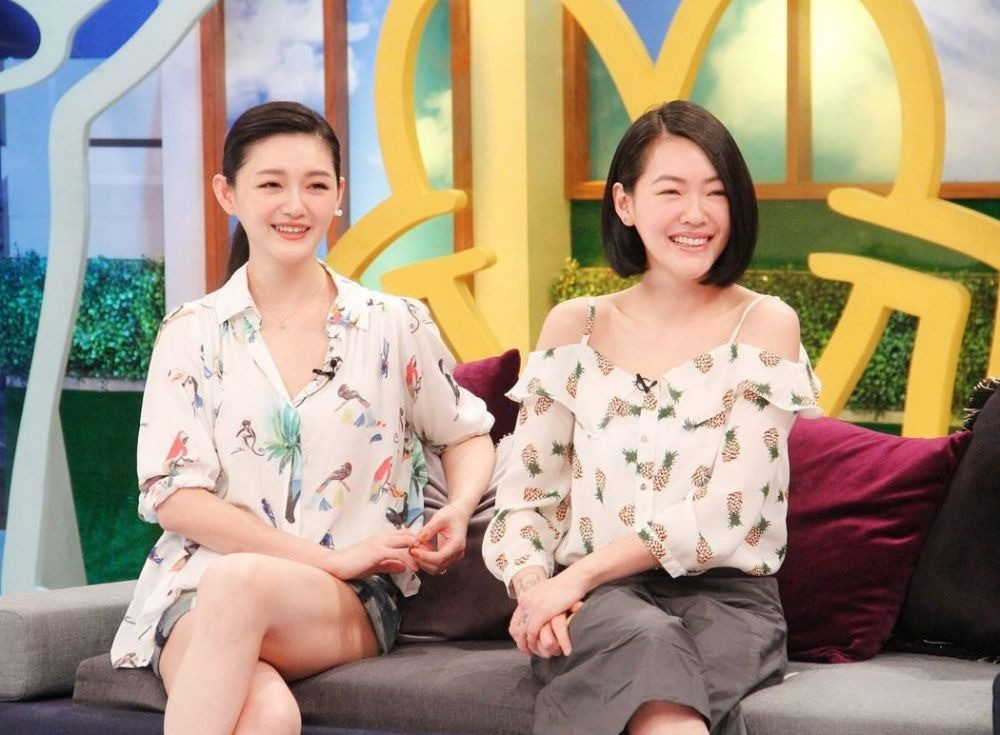 Chị em Từ Hy Viên (trái) và Từ Hy Đệ.