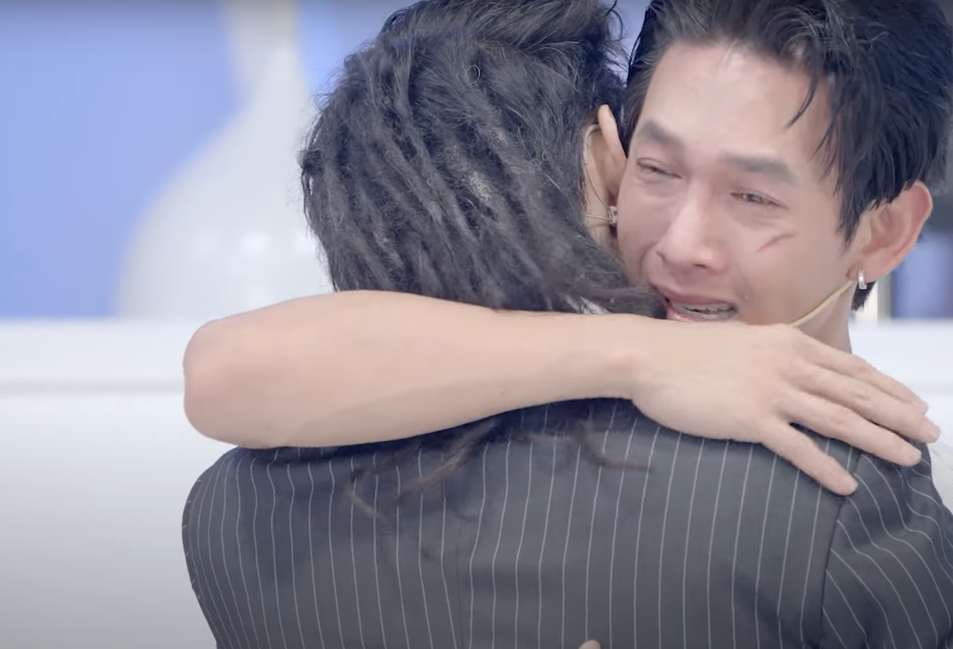 Tập 5 có nhiều nước mắt khi 6 anh trai phải nói lời chia tay chương trình. Tập 5 có nhiều nước mắt khi 6 anh trai phải nói lời chia tay chương trình.