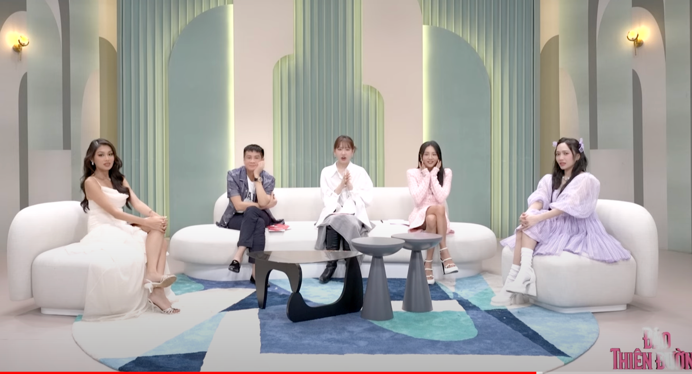 Ban bình luận show Đảo thiên đường tập 2. Từ trái sang: Thảo Nhi Lê, Lê Hoàng, Hari Won, Văn Mai Hương, Diệu Nhi.