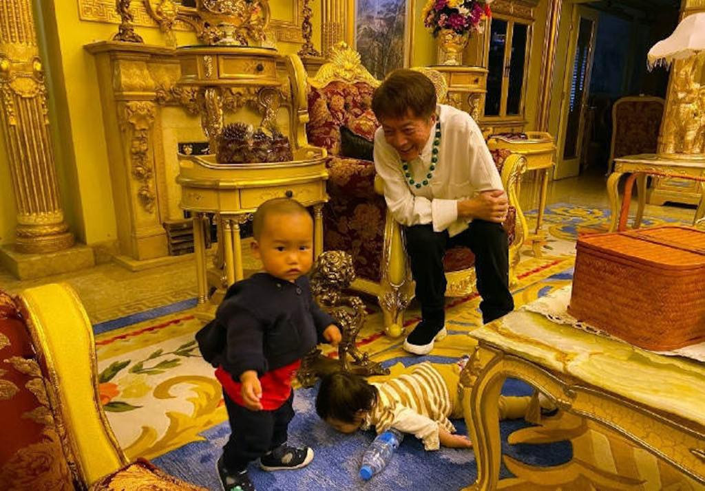 Phương Cương dưỡng già bên gia đình con trai nuôi.