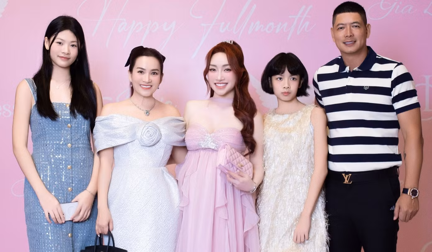 Dàn sao có mặt trong bữa tiệc con gái Gia Linh của Chi Bảo.
