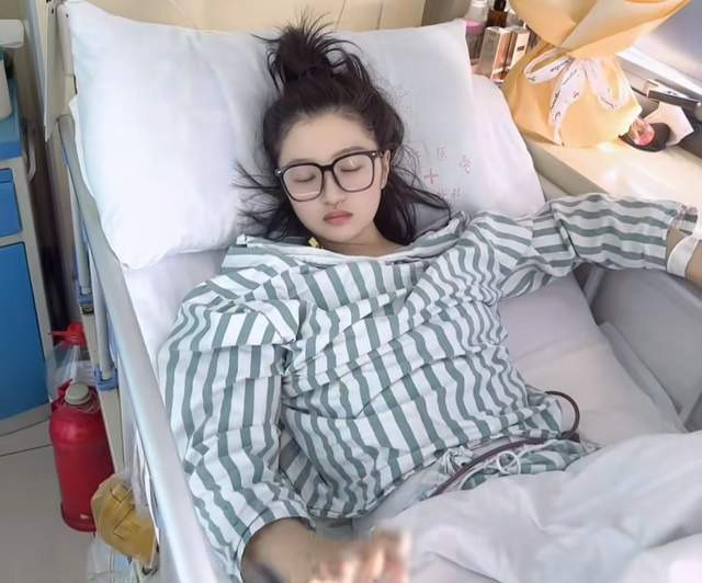 Người mẫu Xuân Mai được 163 đưa tin đã qua đời. Người mẫu Xuân Mai được 163 đưa tin đã qua đời.