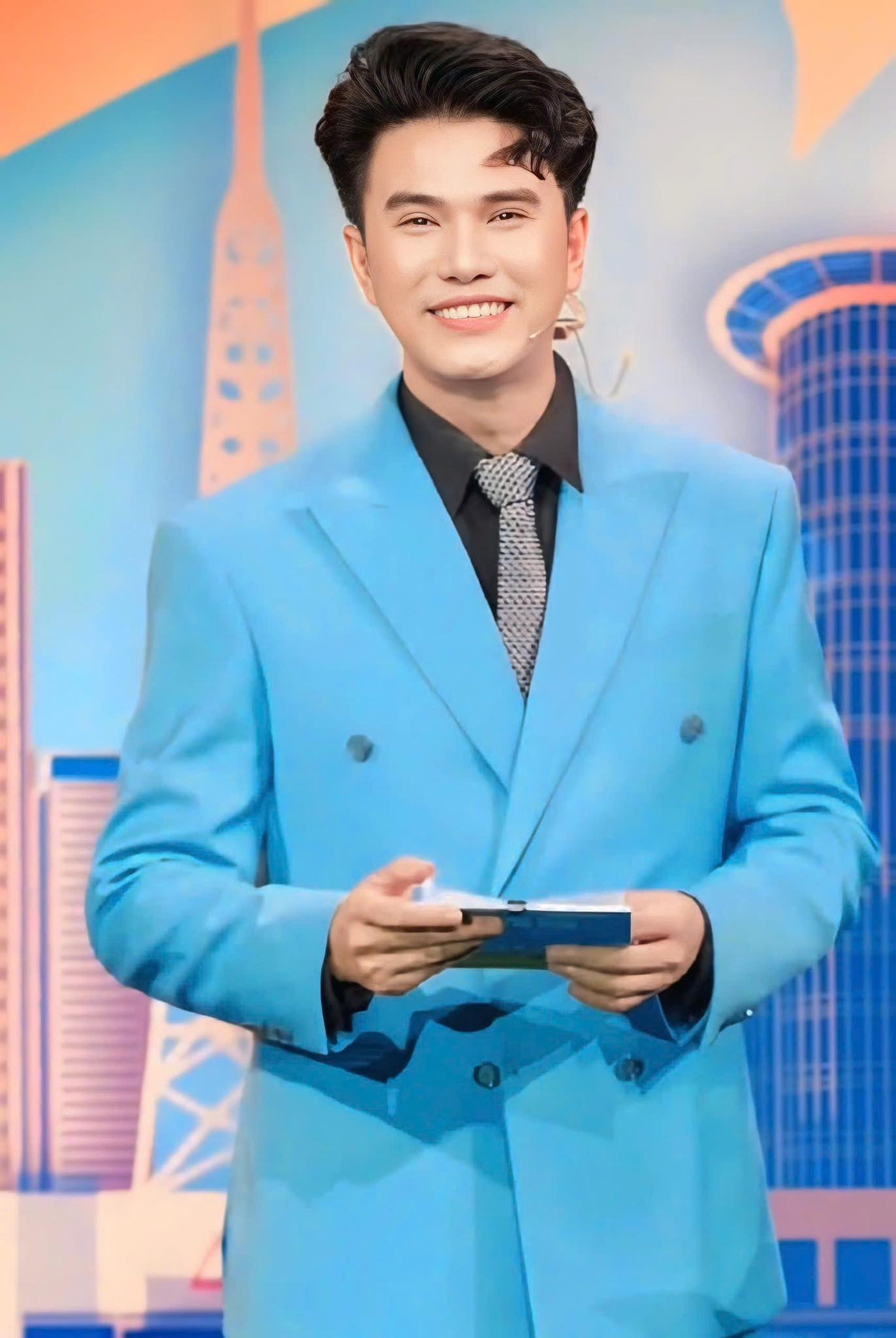 Vũ Mạnh Cường là một trong những MC nổi bật của Việt Nam, đặc biệt ghi dấu ấn ở các sân khấu sắc đẹp và những chương trình nghệ thuật mang tầm quốc gia. Anh được biết đến với danh xưng "MC của các cuộc thi hoa hậu" khi đảm nhận vai trò dẫn dắt các sân chơi lớn như Hoa hậu Việt Nam, Hoa hậu Thế giới Việt Nam, Hoa khôi Đồng bằng sông Cửu Long, Hoa khôi Sinh viên Việt Nam… Vũ Mạnh Cường là một trong những MC nổi bật của Việt Nam, đặc biệt ghi dấu ấn ở các sân khấu sắc đẹp và những chương trình nghệ thuật mang tầm quốc gia. Anh được biết đến với danh xưng "MC của các cuộc thi hoa hậu" khi đảm nhận vai trò dẫn dắt các sân chơi lớn như Hoa hậu Việt Nam, Hoa hậu Thế giới Việt Nam, Hoa khôi Đồng bằng sông Cửu Long, Hoa khôi Sinh viên Việt Nam…