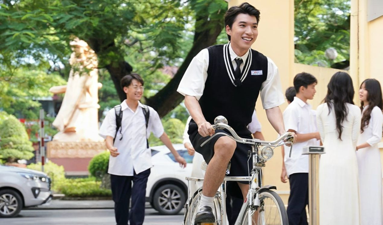 Hieuthuhai và câu chuyện hai cái ghế gây tranh cãi.