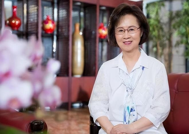 Nhà văn Quỳnh Dao tự tử tại nhà riêng hôm 4/12, gây chấn động showbiz Trung Quốc.