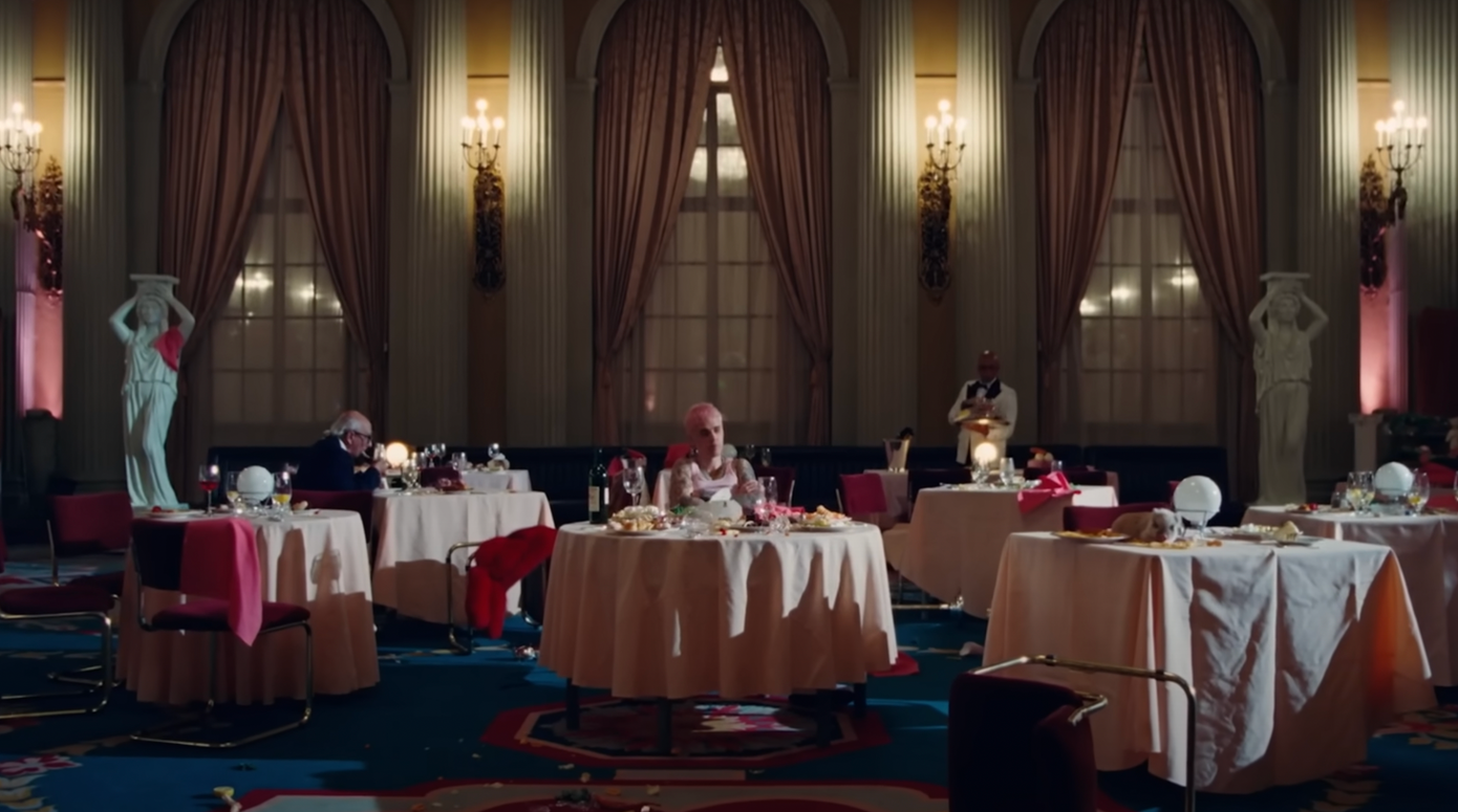 Hình cuối MV là ảnh Justin Bieber ngày nhỏ nằm trên đĩa thức ăn. Hình cuối MV là ảnh Justin Bieber ngày nhỏ nằm trên đĩa thức ăn.