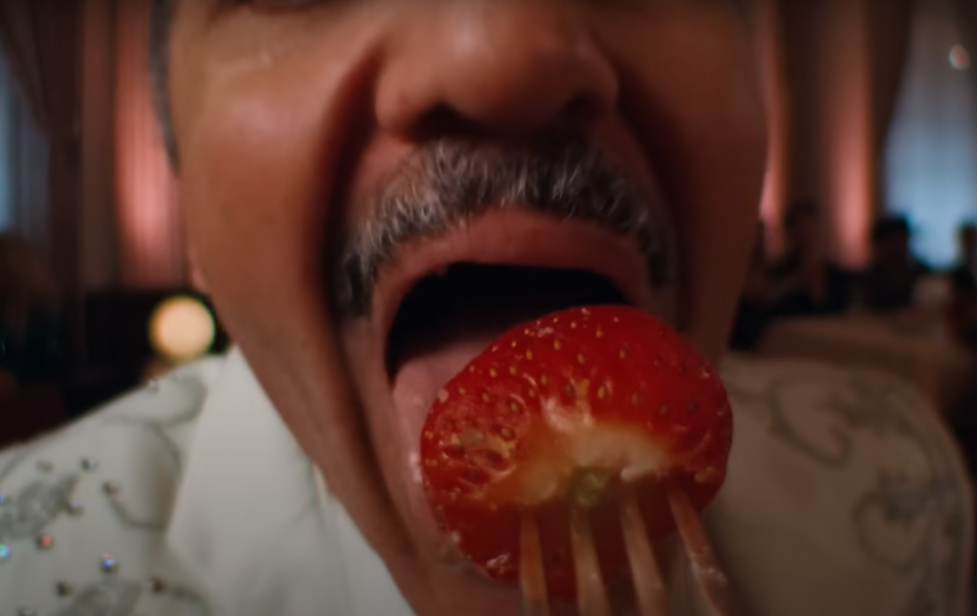 Hình ảnh được cho là ẩn ý trong MV Yummy. Hình ảnh được cho là ẩn ý trong MV Yummy.