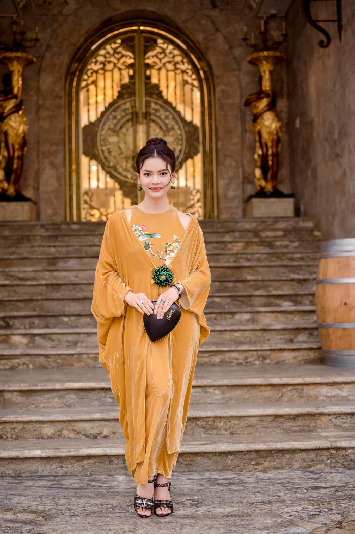 Những sản phẩm âm nhạc của nữ ca sĩ được đầu tư chỉn chu như MV Dọc ngang đò tình, Mười đóa sen thơm, Chút tình gửi em… Những năm gần đây, cô xuất hiện nhiều trong vai trò giám khảo chuyên môn giải thưởng âm nhạc, nghệ thuật lớn, tiêu biểu là giải Sao Mai 2023.