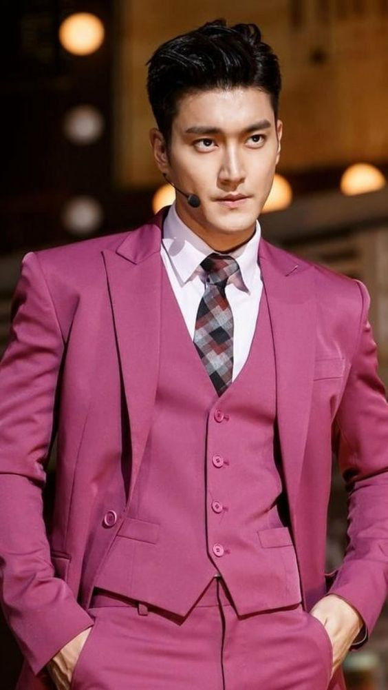 Tính đến thời điểm này, Siwon chưa từng công khai hẹn hò. Trong tập phát sóng chương trình Weekly Idol, mỹ nam SuJu nói về cuộc sống hôn nhân lý tưởng của mình: "Tôi thích những việc thường ngày và hướng đến gia đình". Ryeowook – thành viên Super Junior chia sẻ trong show: "Nếu tôi là phụ nữ, tôi cũng sẽ chọn Siwon. Tôi thích những người có nhiều tiền”.