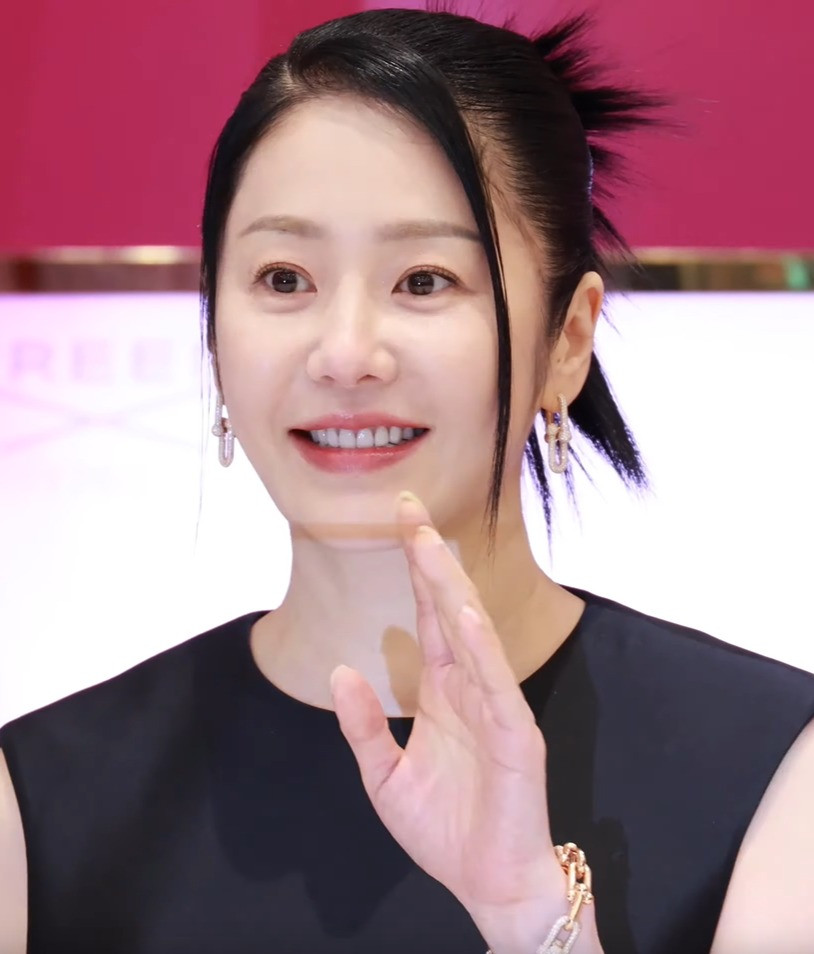 Kim Ha Neul (trái) và Go Hyun Jung cho biết tài nguyên phim ảnh của họ đều khan hiếm. Kim Ha Neul (trái) và Go Hyun Jung cho biết tài nguyên phim ảnh của họ đều khan hiếm.