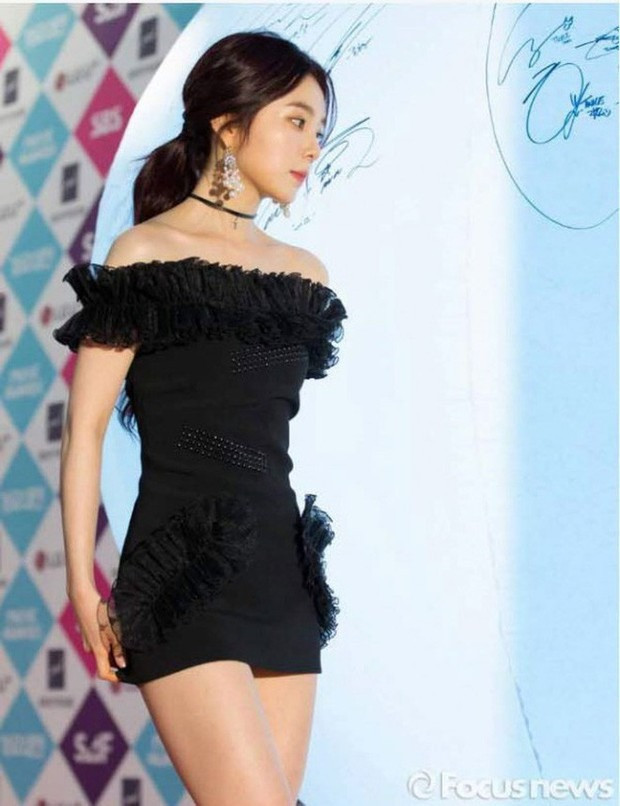 Irene có chiều cao khiêm tốn 1,58 m và thường mặc đồ ngắn, khoe chân triệt để, ăn gian chiều cao. Irene có chiều cao khiêm tốn 1,58 m và thường mặc đồ ngắn, khoe chân triệt để, ăn gian chiều cao.