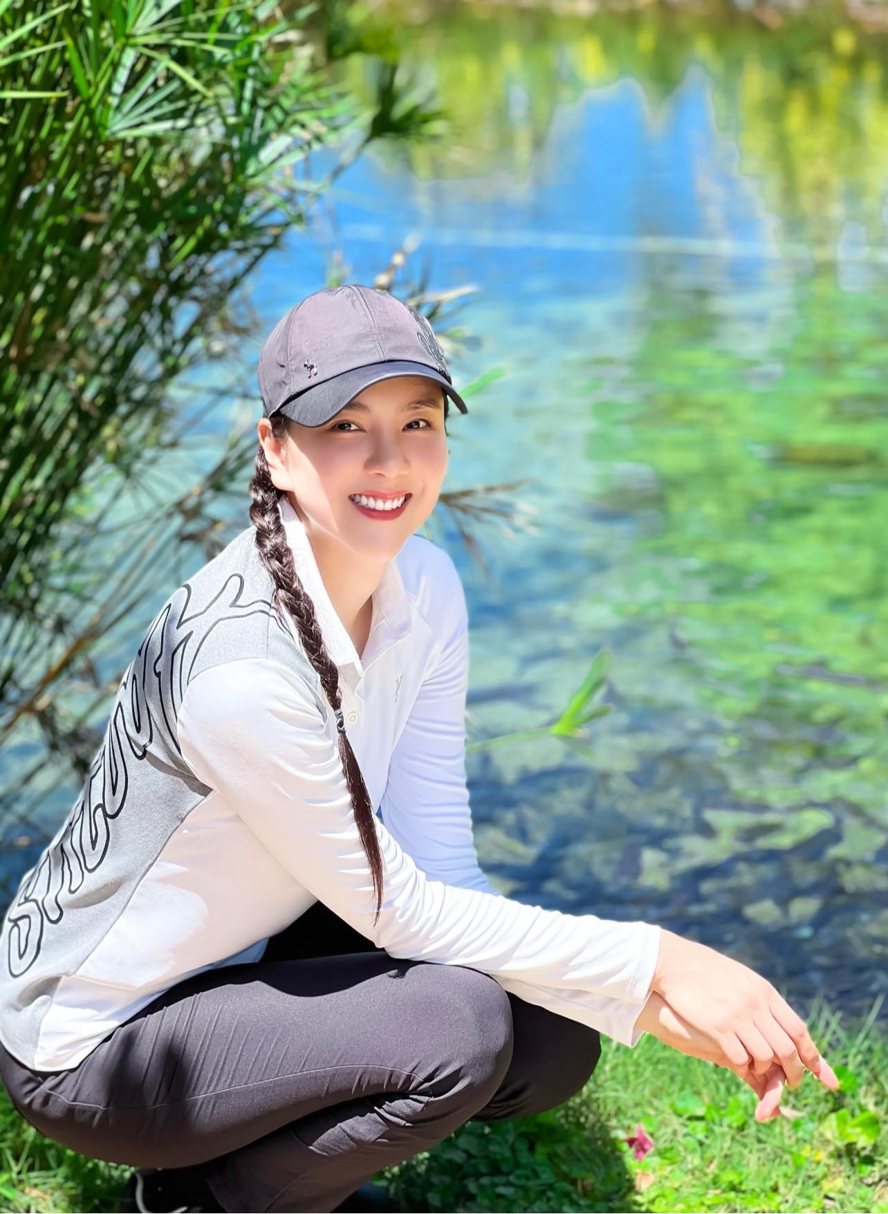 Tủ đồ chơi goft của người đẹp cũng được đầu tư. Mỗi lần ra sân, Mai Ngọc đều thu hút với diện mạo mới.