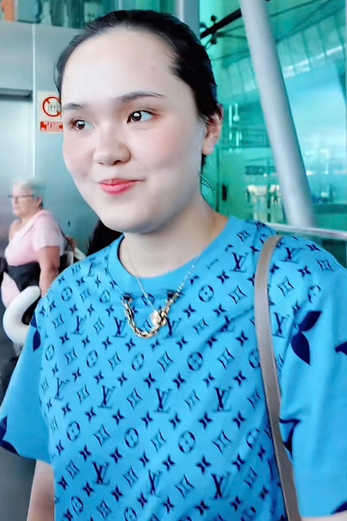 Quỳnh Anh nhiều lần bị chê cách phối đồ lạc quẻ. Quỳnh Anh nhiều lần bị chê cách phối đồ lạc quẻ.