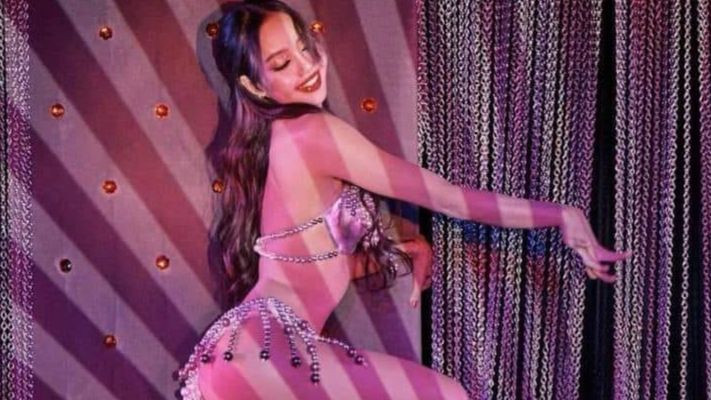 Hình ảnh tại quán bar thoát y được Lisa đăng tải. Hình ảnh tại quán bar thoát y được Lisa đăng tải.