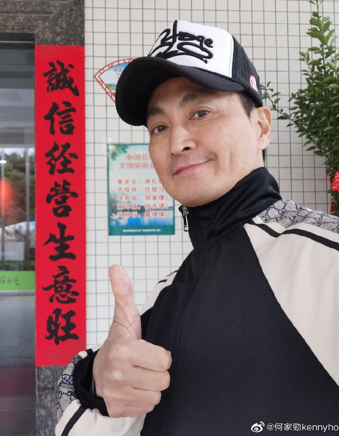 Hà Gia Kính được khen giữ được vẻ trẻ trung, phong độ ở tuổi 65. Tài tử từng nói không muốn lập gia đình, coi nhà máy như "con". Trên mạng xã hội, diễn viên thường cho thấy hình ảnh đời sống độc thân, vui vẻ. Hà Gia Kính được khen giữ được vẻ trẻ trung, phong độ ở tuổi 65. Tài tử từng nói không muốn lập gia đình, coi nhà máy như "con". Trên mạng xã hội, diễn viên thường cho thấy hình ảnh đời sống độc thân, vui vẻ.