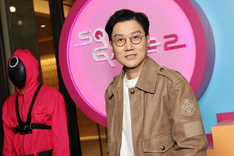 Đạo diễn Hwang Dong Hyuk nói anh rụng 8-9 cái răng vì quay Squid Game. Ảnh: Getty.