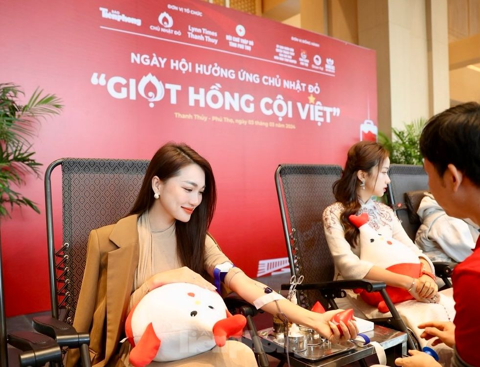 Người đẹp Top 10 Hoa hậu Hoàn Vũ Việt Nam 2017 tích cực cùng các người đẹp cuộc thi Hoa hậu Việt Nam tham gia quảng bá cho hoạt động như Chủ Nhật Đỏ, Gương mặt trẻ Việt Nam tiêu biểu, Nâng bước Thủ khoa, các giải VĐQG Marathon và cự ly dài, Golf VĐQG, Giải Golf Vì Tài năng trẻ Việt Nam. Ảnh: Như Ý.