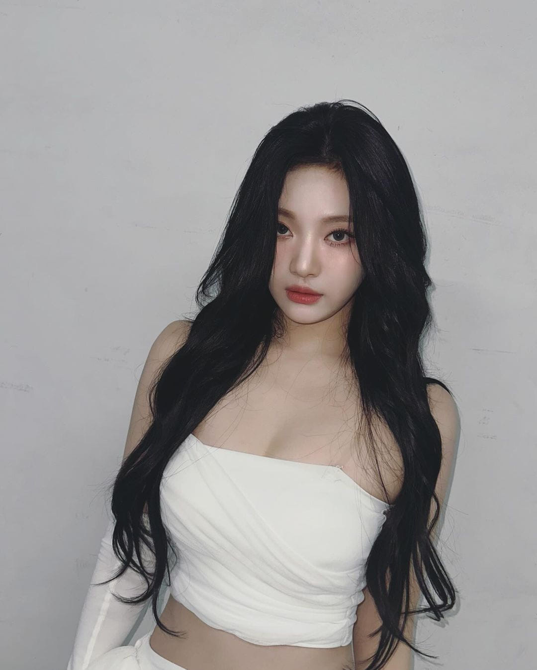 Lần xuất hiện tại M Countdown, Ning Ning tạo cơn sốt trên mạng xã hội khi diễn trang phục hai mảnh. Cô thể hiện khả năng năng nhạc tốt, bên cạnh đó là vũ đạo và vẻ đẹp hình thể không khiến khán giả thất vọng. Lần xuất hiện tại M Countdown, Ning Ning tạo cơn sốt trên mạng xã hội khi diễn trang phục hai mảnh. Cô thể hiện khả năng năng nhạc tốt, bên cạnh đó là vũ đạo và vẻ đẹp hình thể không khiến khán giả thất vọng.