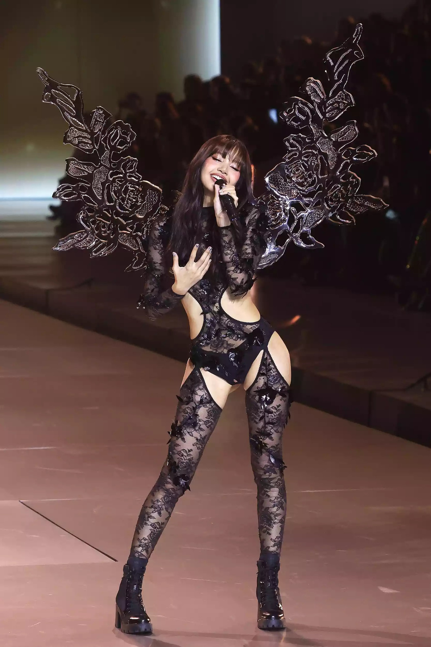 Thời trang của Lisa khi Mỹ tiến. Ảnh: Getty. Thời trang của Lisa khi Mỹ tiến. Ảnh: Getty.