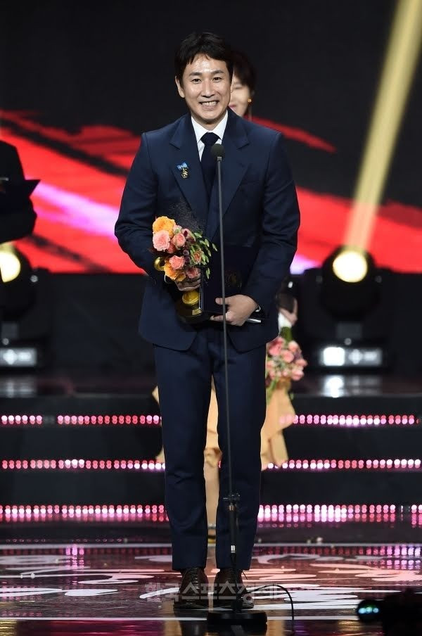 Showbiz Hàn hủy hàng loạt sự kiện vì Lee Sun Kyun qua đời. Showbiz Hàn hủy hàng loạt sự kiện vì Lee Sun Kyun qua đời.