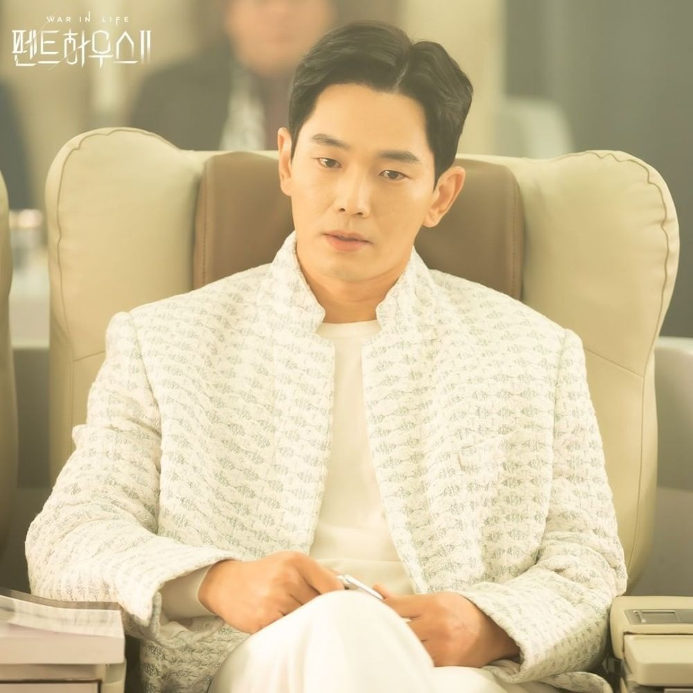 Jung Man Sik (trái) và On Ju Wan. Jung Man Sik (trái) và On Ju Wan.