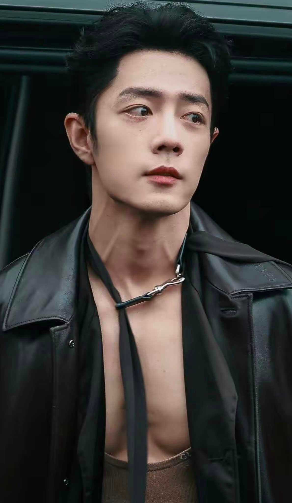 Từ trái sang: Tiêu Chiến, Địch Lệ Nhiệt Ba, Lộc Hàm, đều là những nghệ sĩ bị Uông Hải Lâm công khai chỉ trích. Từ trái sang: Tiêu Chiến, Địch Lệ Nhiệt Ba, Lộc Hàm, đều là những nghệ sĩ bị Uông Hải Lâm công khai chỉ trích.