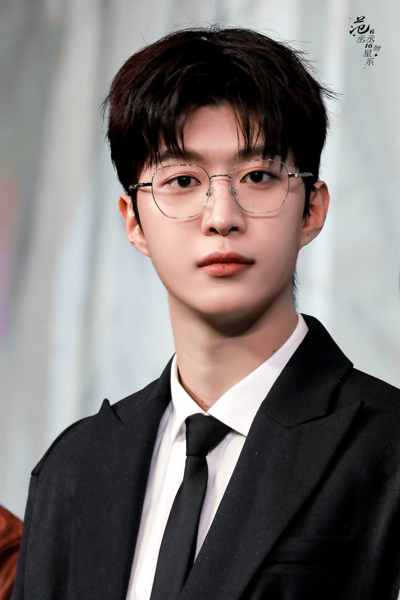 Phạm Băng Băng (sinh năm 1981) và em trai Phạm Thừa Thừa (sinh năm 2000). Phạm Băng Băng (sinh năm 1981) và em trai Phạm Thừa Thừa (sinh năm 2000).