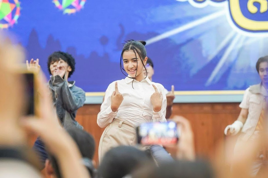 Jenna thường biểu diễn các bản cover Kpop tại Campuchia. Ảnh: Jenna Norodom/Facebook Jenna thường biểu diễn các bản cover Kpop tại Campuchia. Ảnh: Jenna Norodom/Facebook