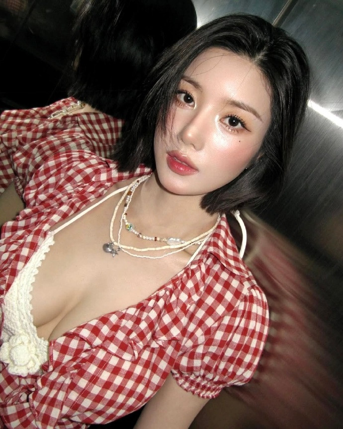 Trang phục diễn ở lễ hội nhạc nước của Eun Bi trong năm thứ 3 liên tiếp tạo cơn sốt mạng xã hội. Ảnh: Instagram.