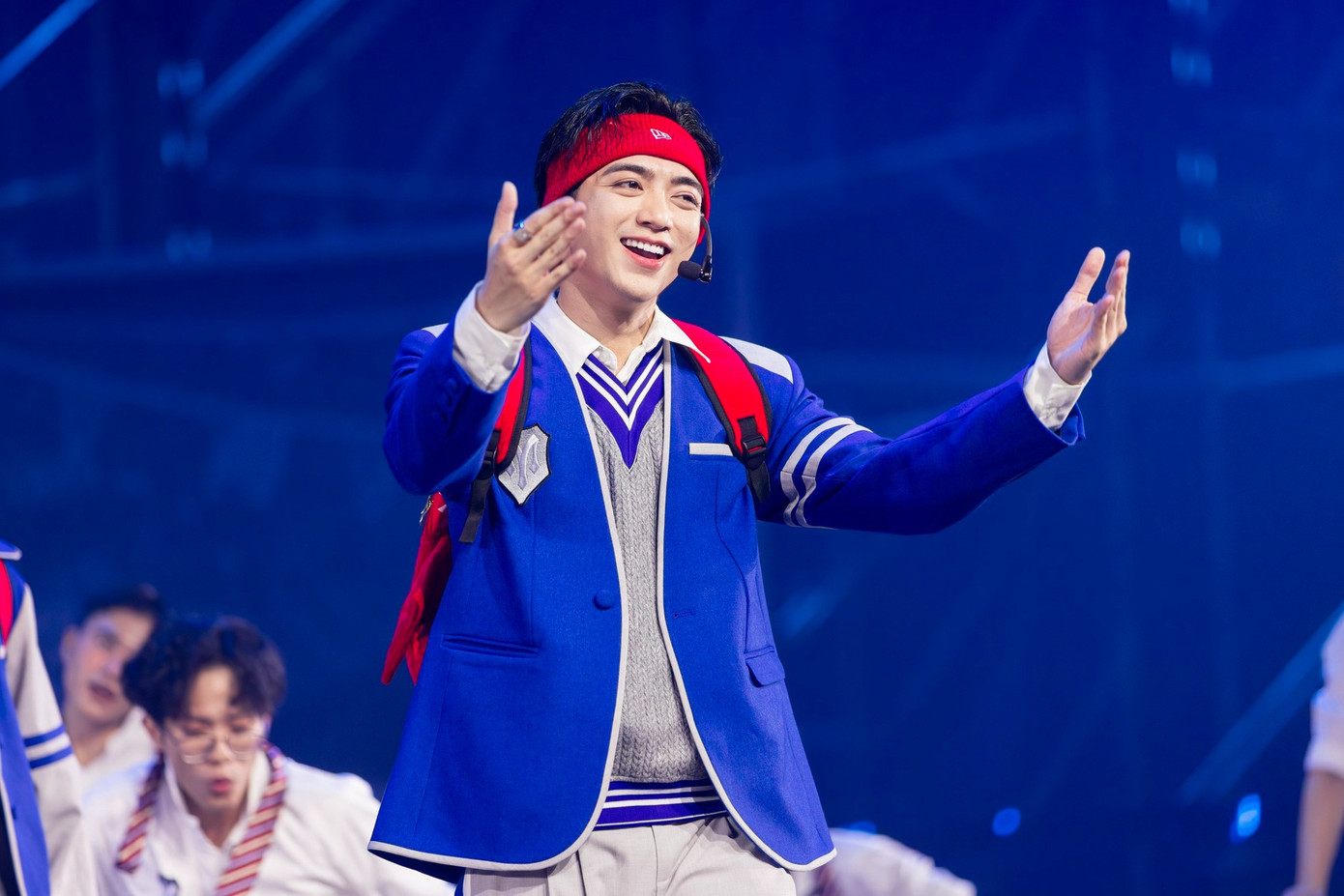 Hai game show ca nhạc của 63 nam nghệ sĩ khiến thị trường game show Việt sục sôi hơn bao giờ hết. Hai game show ca nhạc của 63 nam nghệ sĩ khiến thị trường game show Việt sục sôi hơn bao giờ hết.